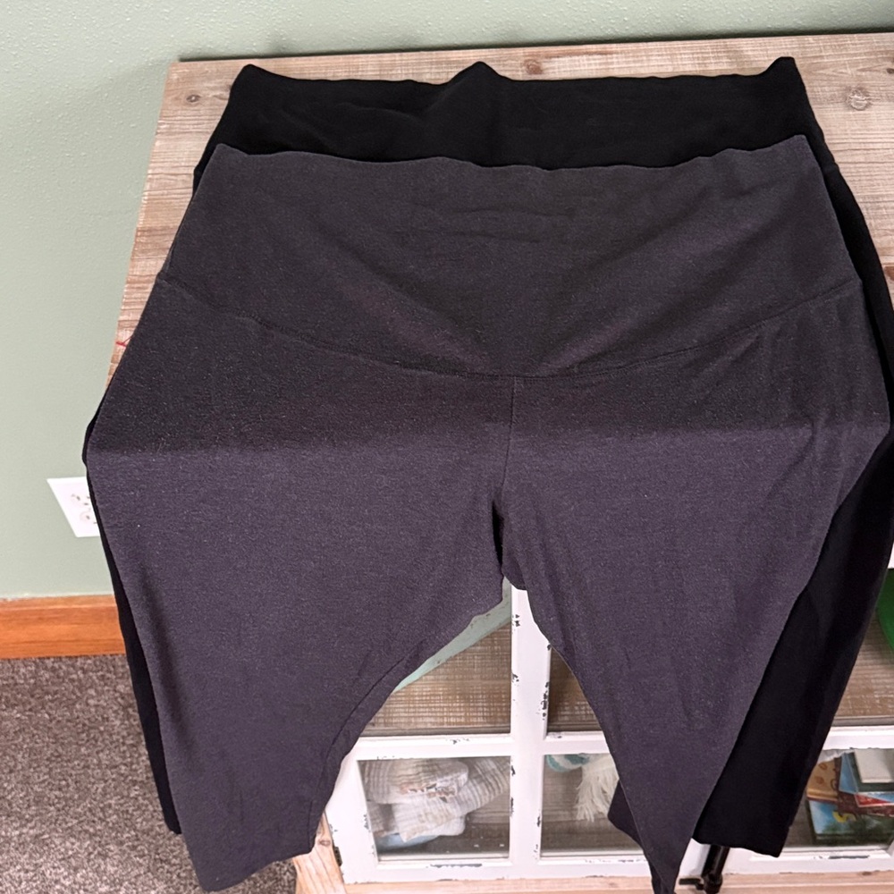 Maternity Leggings in Charcoal and Black